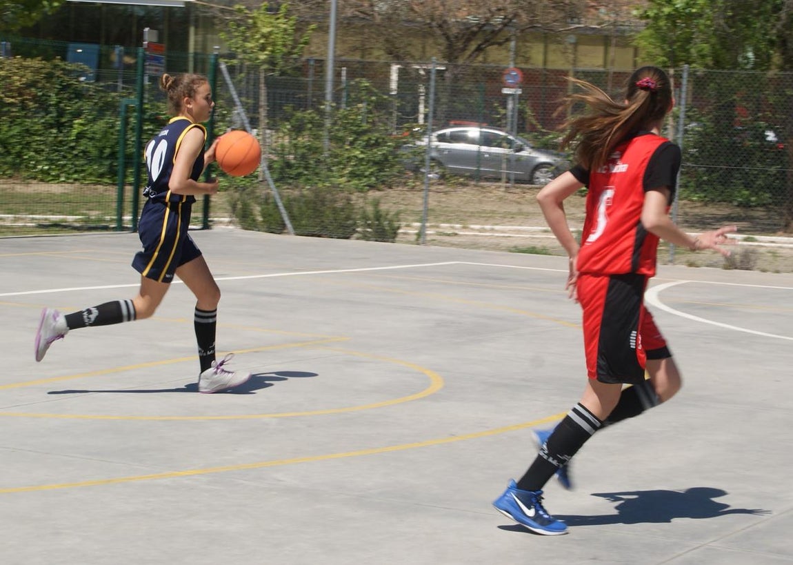 Las mejores imágenes del encuentro entre el San Juan Evangelista y el Jesús Gutenberg