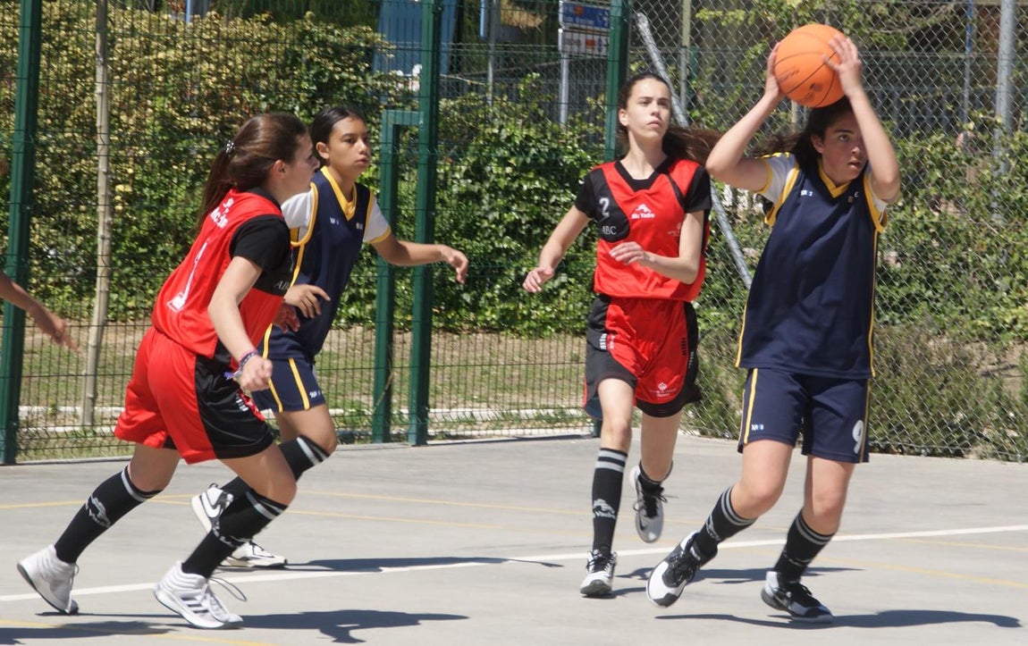 Las mejores imágenes del encuentro entre el San Juan Evangelista y el Jesús Gutenberg