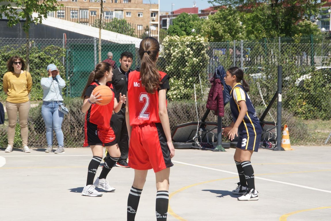 Las mejores imágenes del encuentro entre el San Juan Evangelista y el Jesús Gutenberg