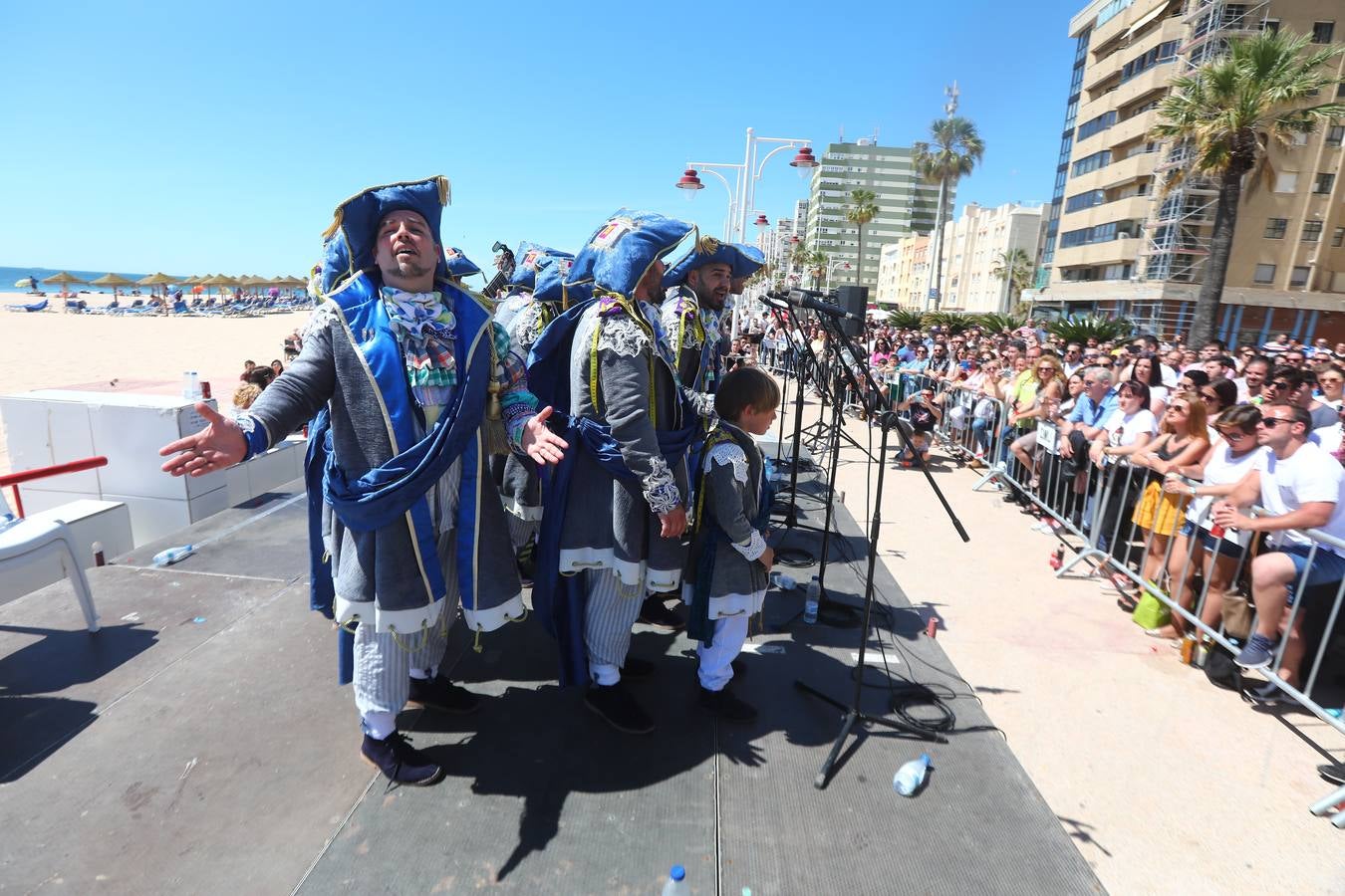 Batalla de coplas o carnaval en bañador