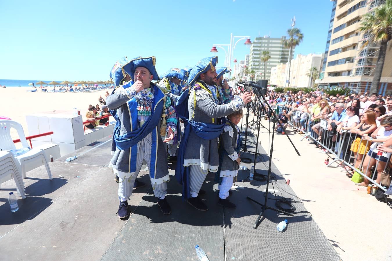 Batalla de coplas o carnaval en bañador