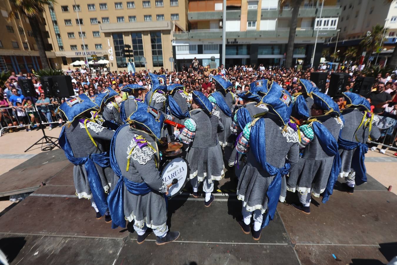 Batalla de coplas o carnaval en bañador