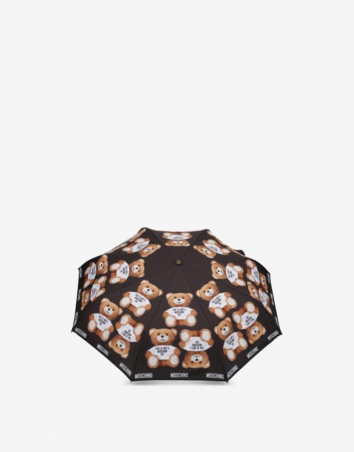 Paraguas de Moschino. Nunca jamás tendrá un paraguas tan divertido como este de Moschino. Aunque en teoría los días de lluvia han quedado atrás, este objeto no pasa de moda y en cualquier momento hay que hacer uso de él. Está disponible en Moschino por 102 euros.
