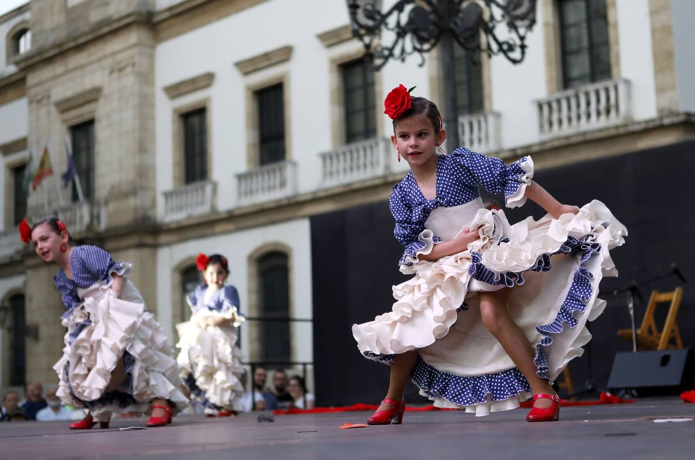 La actuación de las academias de baile de Córdoba en las Tendillas, en imágenes