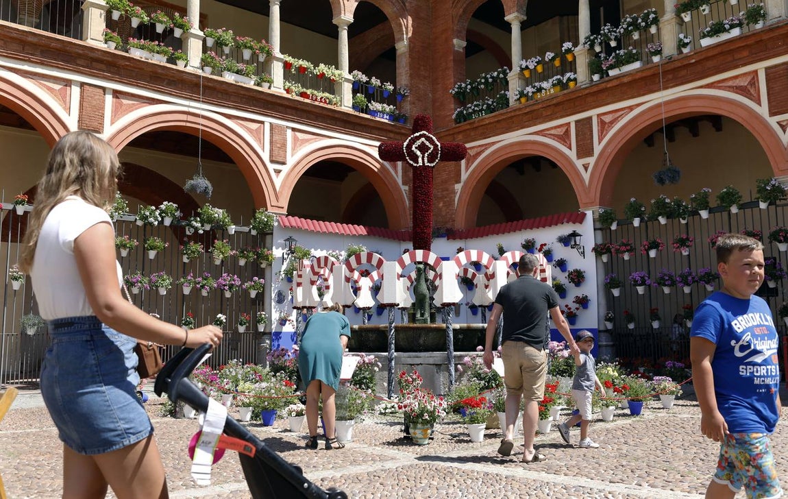 El viernes en las Cruces de Mayo de Córdoba, en imágenes