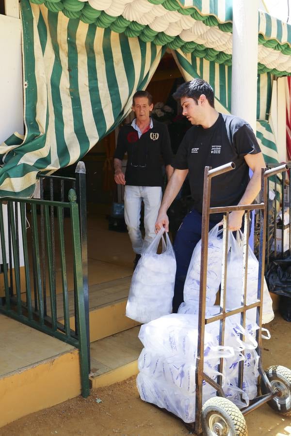 Últimos preparativos antes del comienzo de la Feria