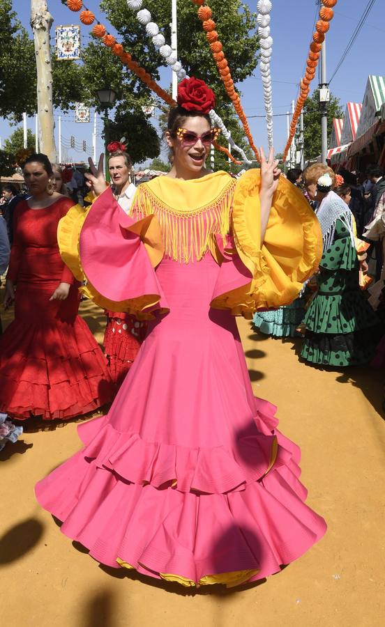 En imágenes, los famosos se dejan ver por el Real de la Feria