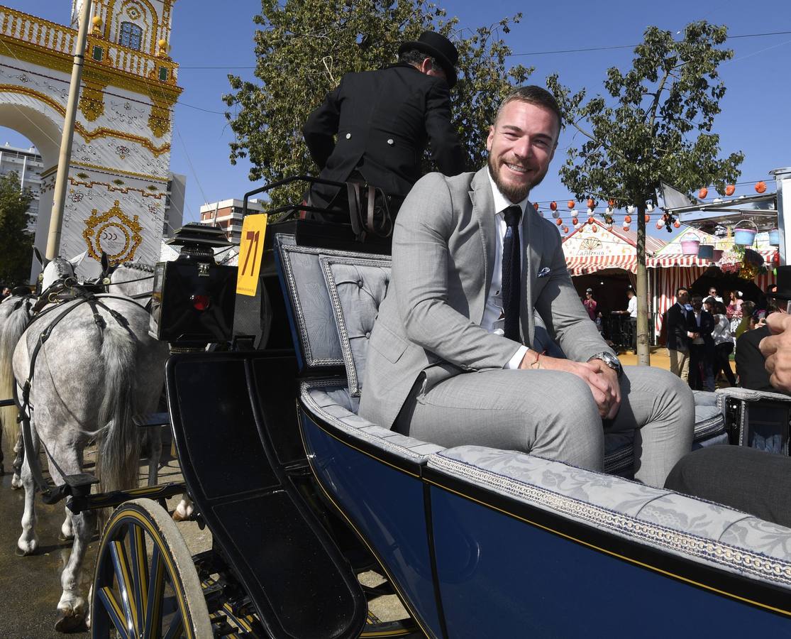 En imágenes, los famosos se dejan ver por el Real de la Feria