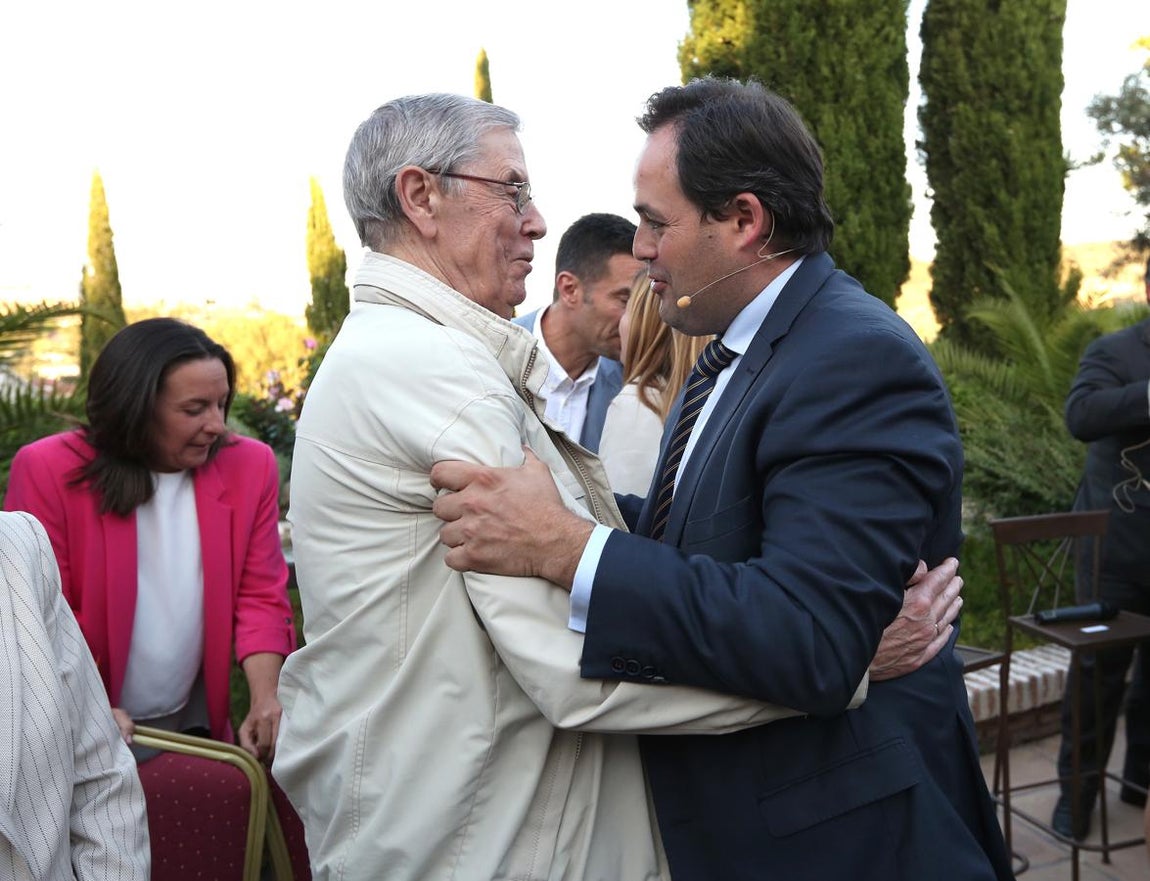 Claudia Alonso presenta a su equipo para ganar en Toledo