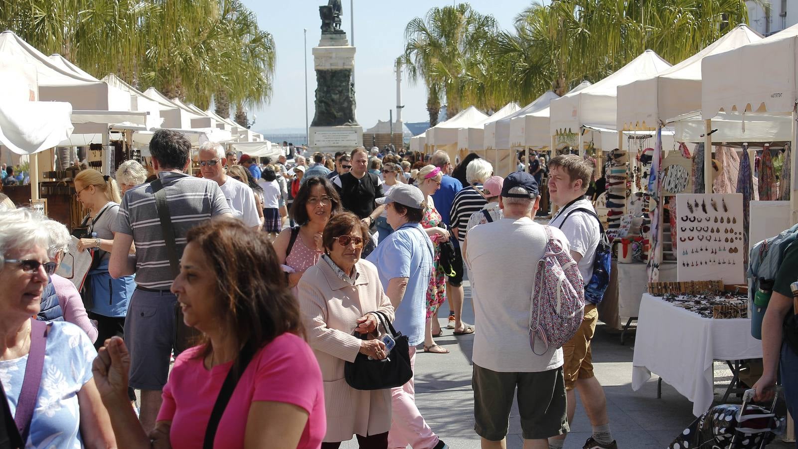 FOTOS: Miles de cruceristas llegan el puerto de Cádiz