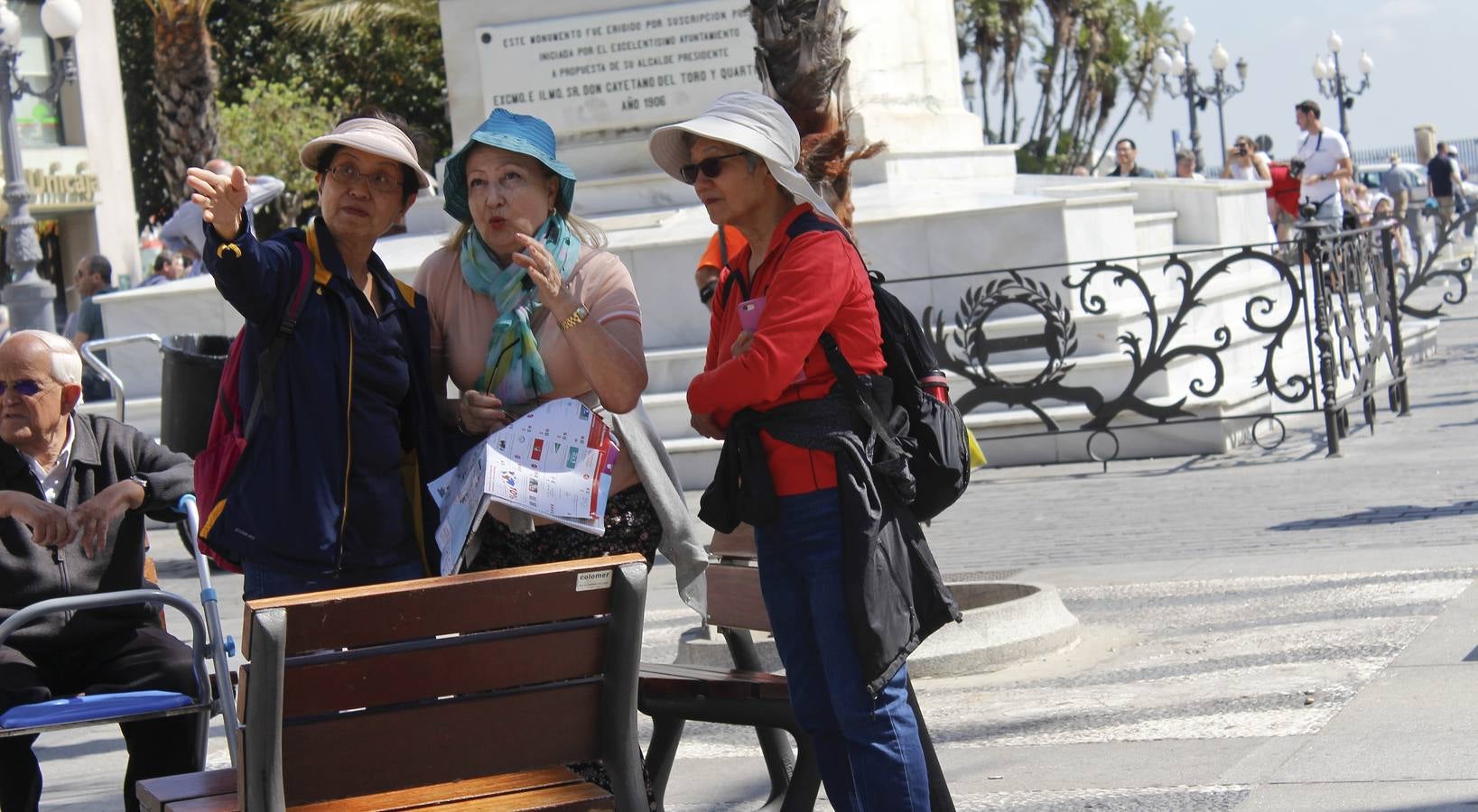 FOTOS: Miles de cruceristas llegan el puerto de Cádiz