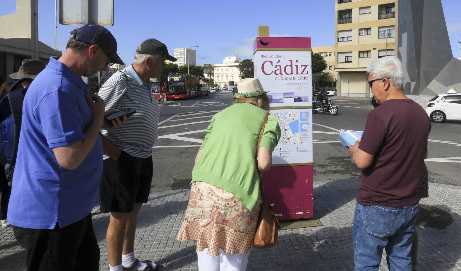 FOTOS: Miles de cruceristas llegan el puerto de Cádiz