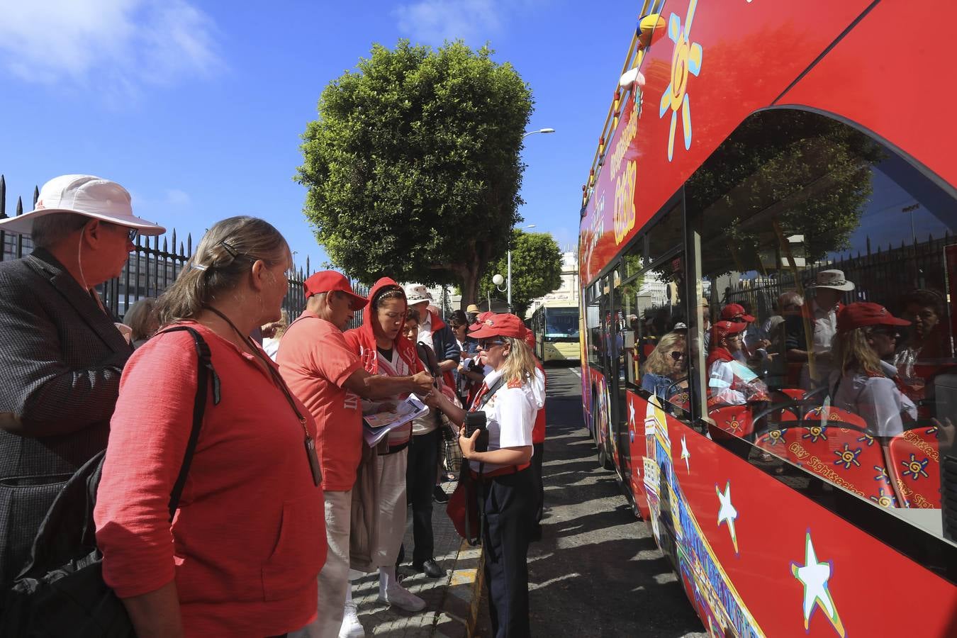 FOTOS: Miles de cruceristas llegan el puerto de Cádiz