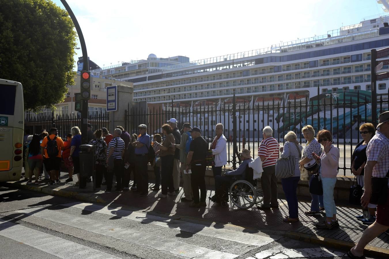 FOTOS: Miles de cruceristas llegan el puerto de Cádiz