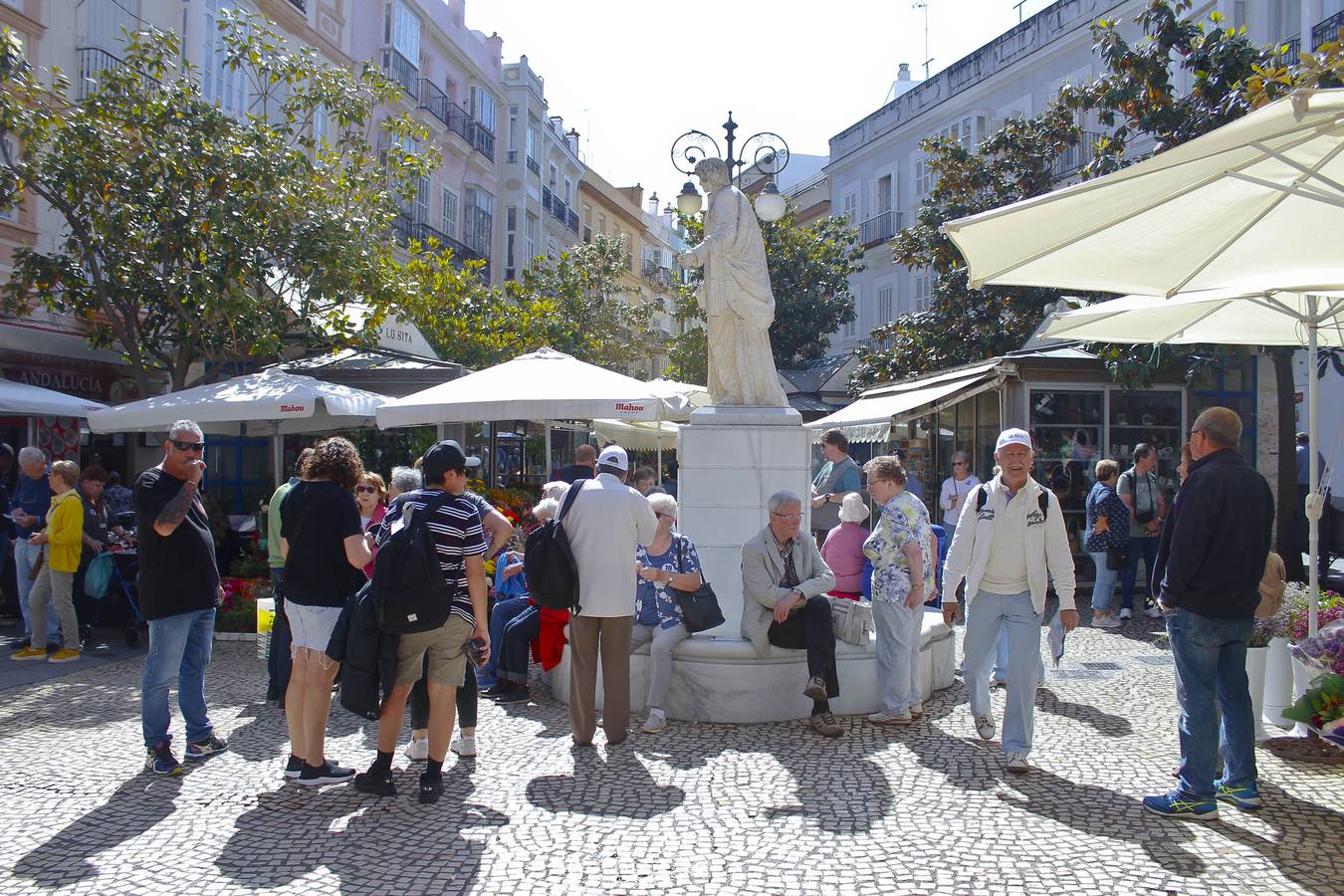 FOTOS: Miles de cruceristas llegan el puerto de Cádiz