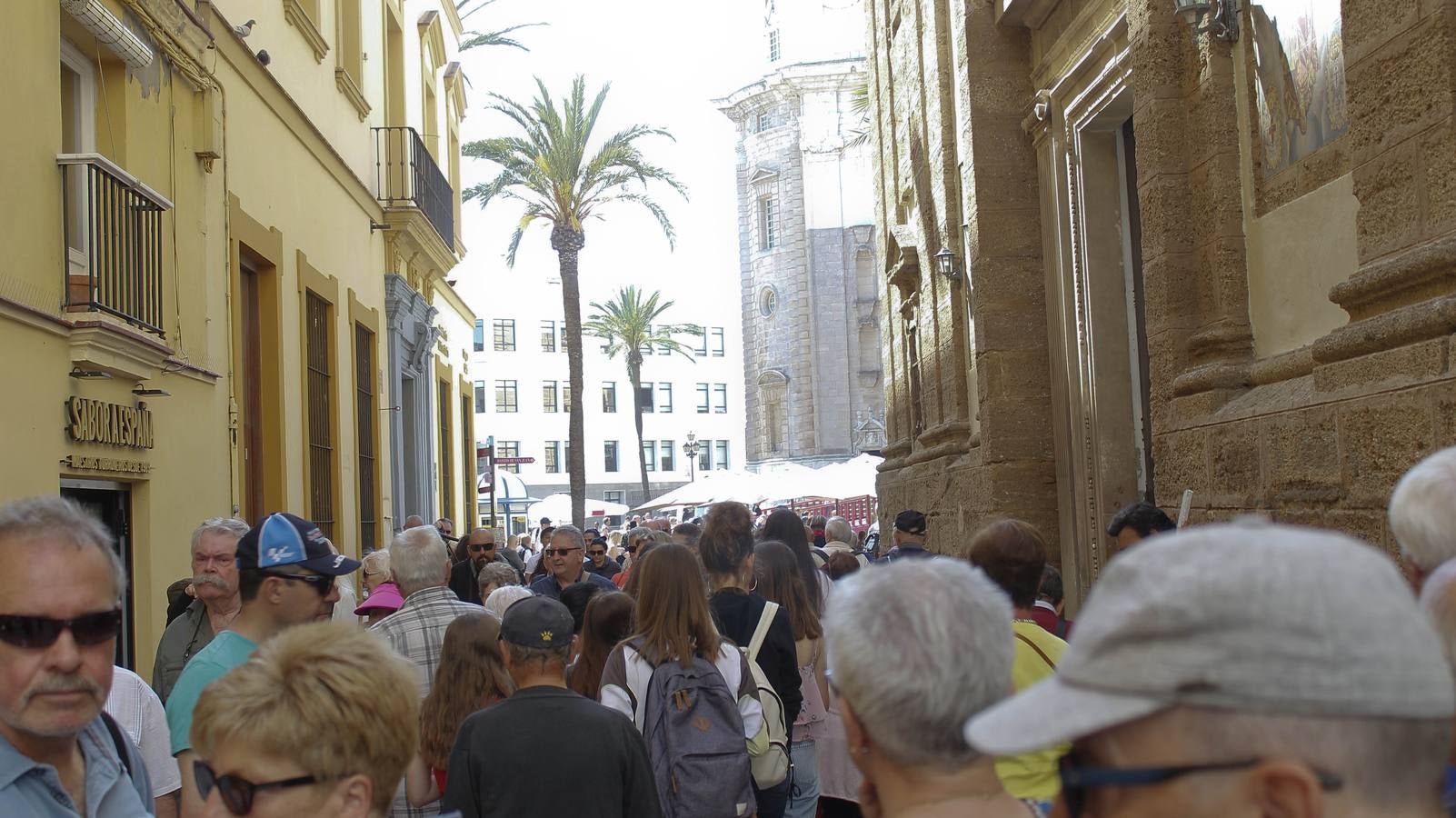 FOTOS: Miles de cruceristas llegan el puerto de Cádiz