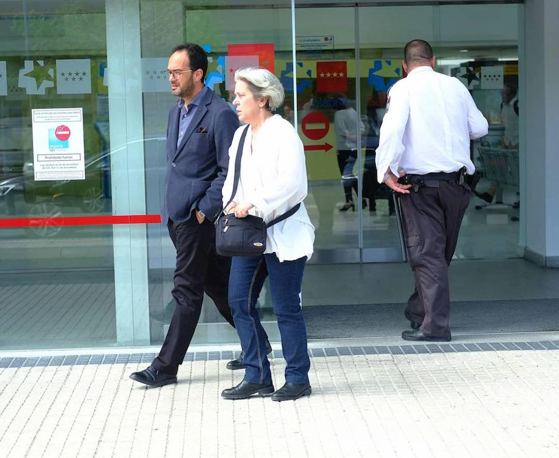 Pedro Sánchez, Felipe González y numerosos dirigentes socialistas visitan a Rubalcaba en el hospital