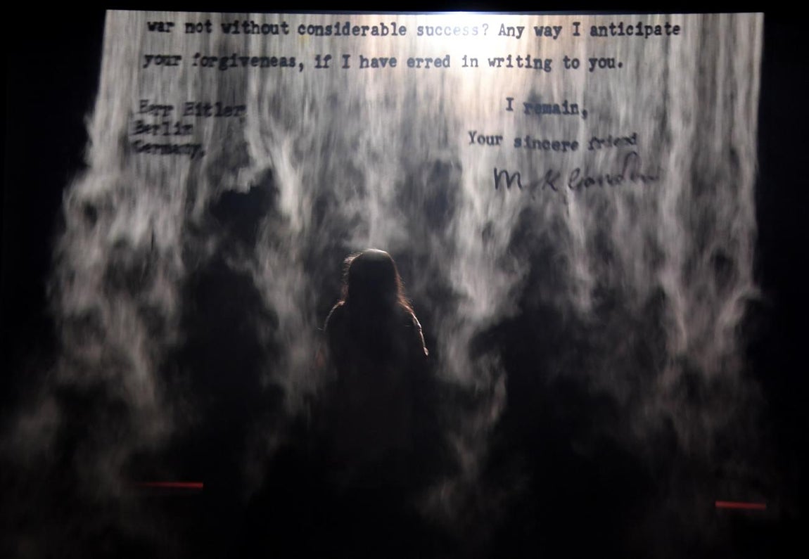 «Covering letter 2012», de Jitish Kallat (India). 