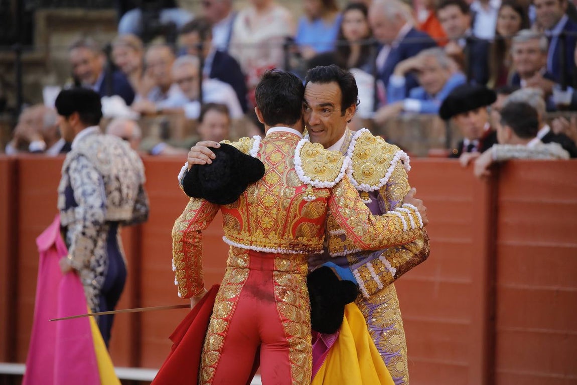 Paco Ureña brinda uno de sus toros a Manuel Jesús «El Cic»
