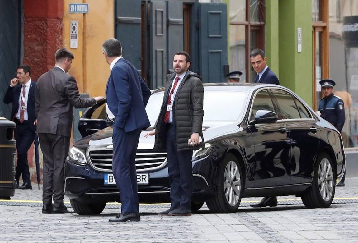 Pedro Sánchez ha cancelado su agenda exterior para estar junto a al familia de Rubalcaba. 