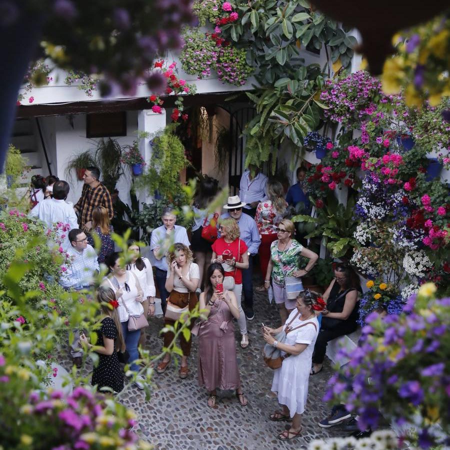 El ambiente para visitar los Patios de San Basilio en Córdoba, en imágenes