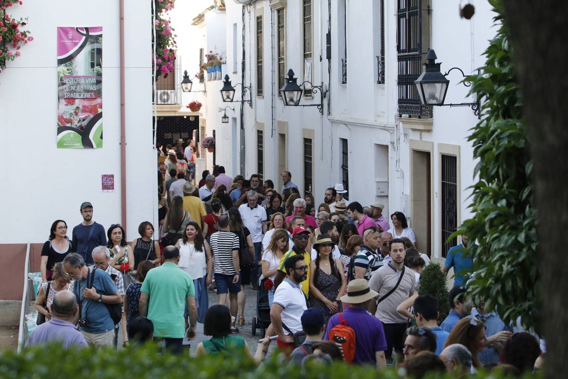 El ambiente para visitar los Patios de San Basilio en Córdoba, en imágenes