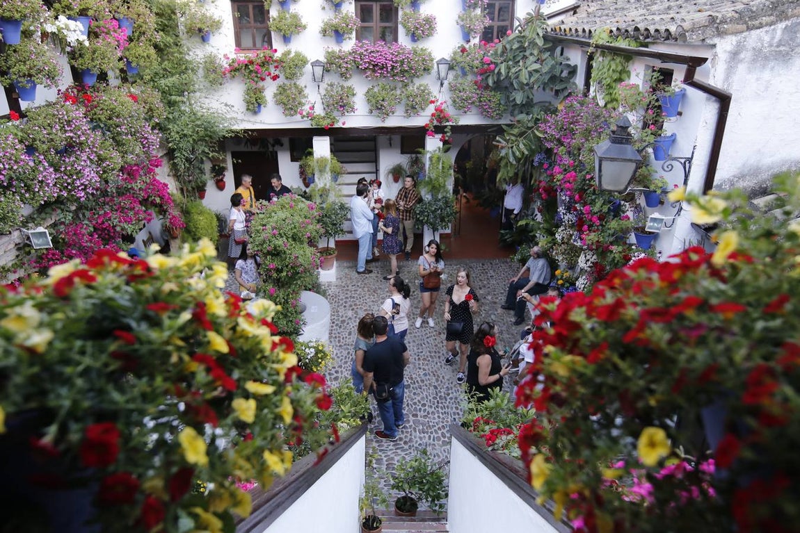 El ambiente para visitar los Patios de San Basilio en Córdoba, en imágenes
