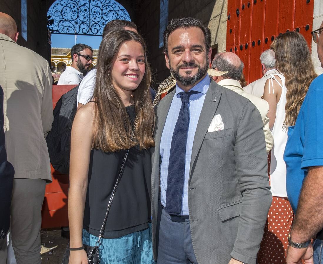 El viceconsejero de Turismo, Manuel Alejandro Cardenete, y su hija Raquel