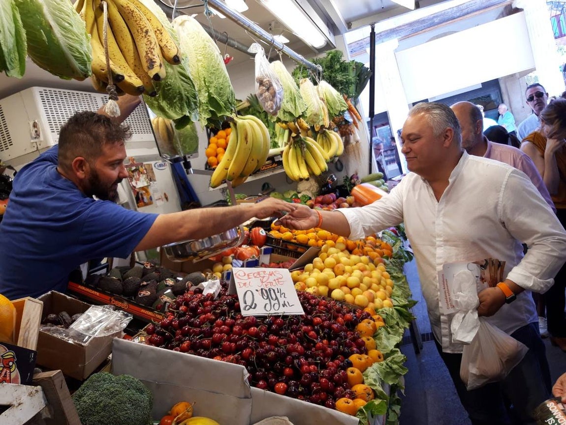 FOTOS: Domingo Villero, recorre el Mercado Central de Cádiz