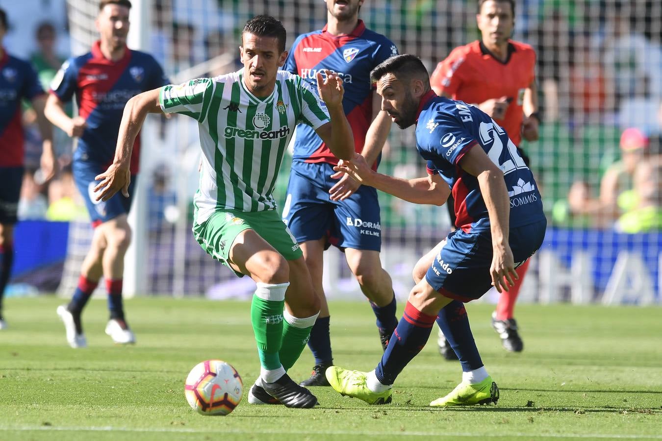 En imágenes, la victoria (2-1) del Betis ante el Huesca