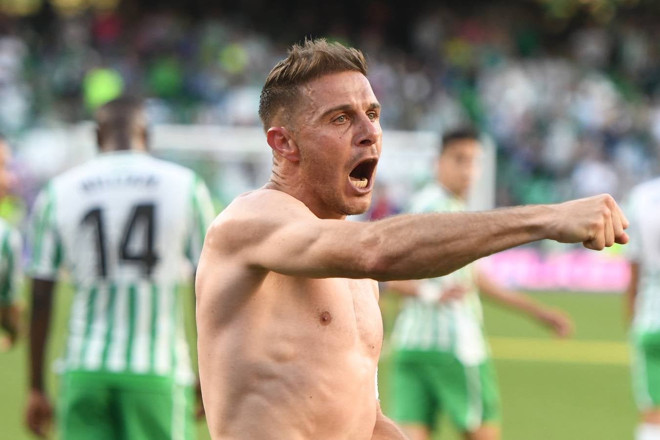 En imágenes, la victoria (2-1) del Betis ante el Huesca