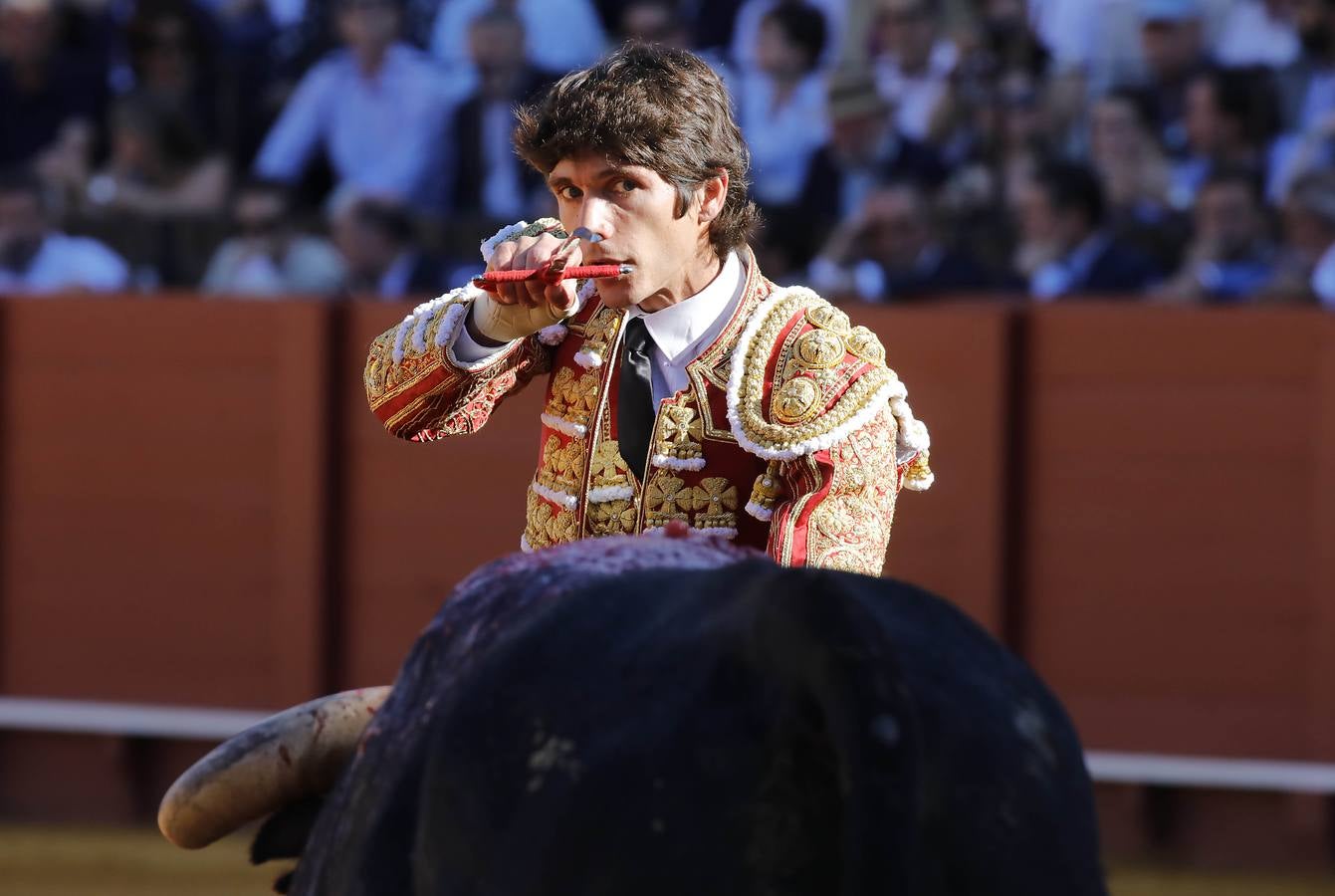 Los miuras ponen a prueba a Chacón, Castella y Moral en la Maestranza