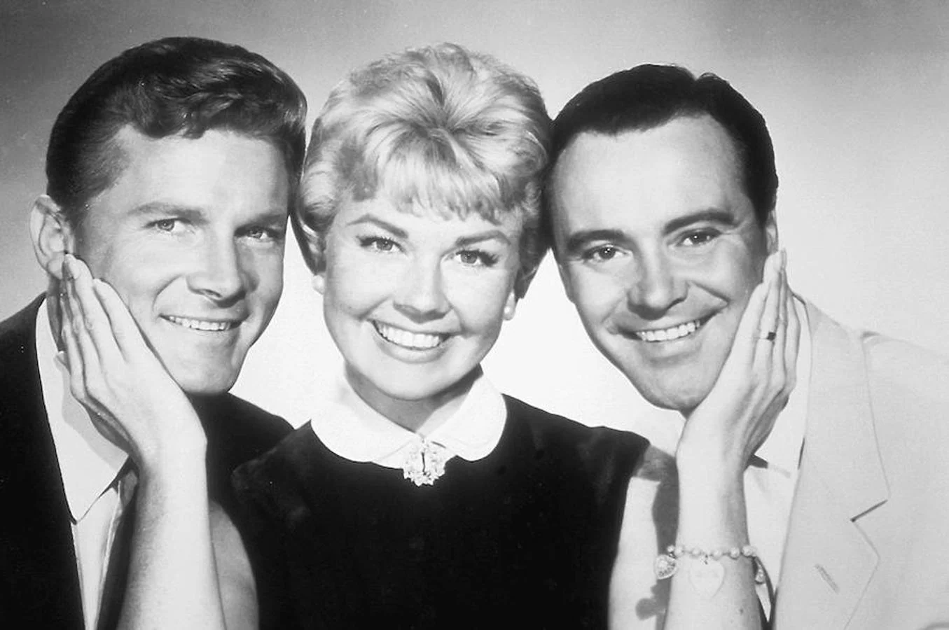 Doris Day junto a Jack Lemmon y Ernie Kovacs, los tres protagonistas de «La indómita y el millonario». 