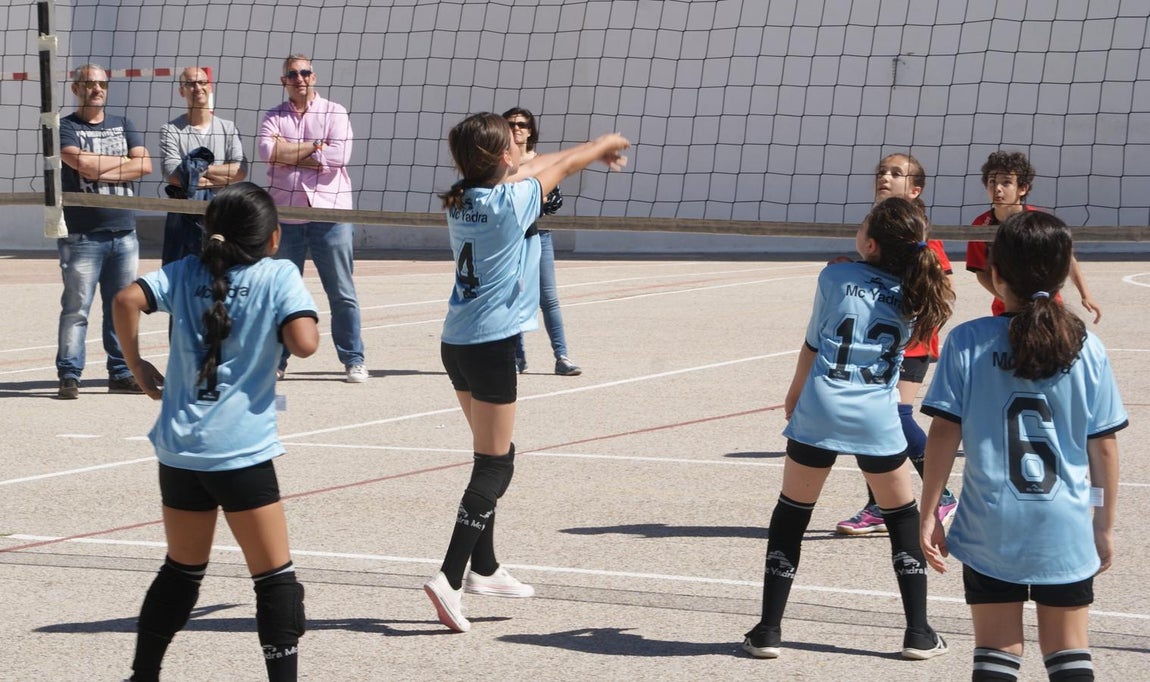 Las mejores imágenes del encuentro de voley entre Raimundo Lulio y Obispo Perelló A