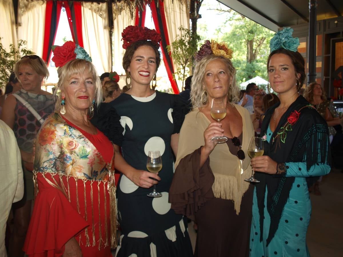 Ana Hurtado, Marta Contero, María Carmen Hurtado y Claudia Jiménez en el Templete