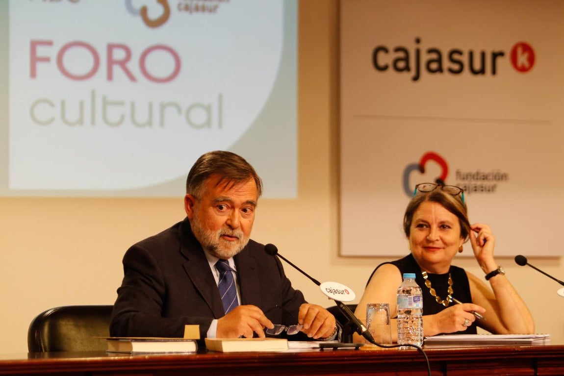 El Foro Cultural de ABC Córdoba con Elvira Roca, en imágenes