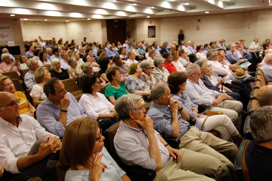 El Foro Cultural de ABC Córdoba con Elvira Roca, en imágenes