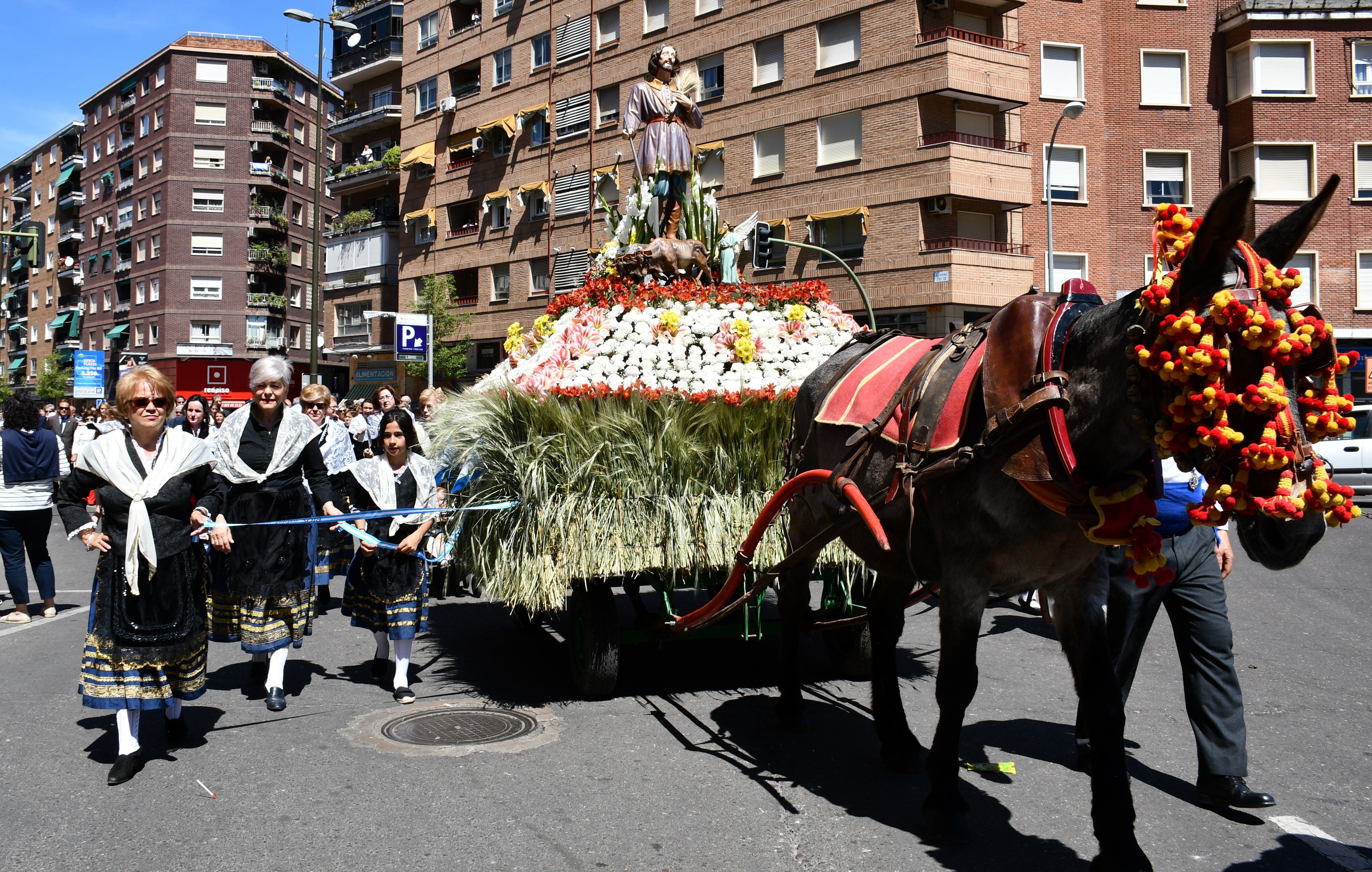 El desfile de San Isidro de Talavera, en imágenes