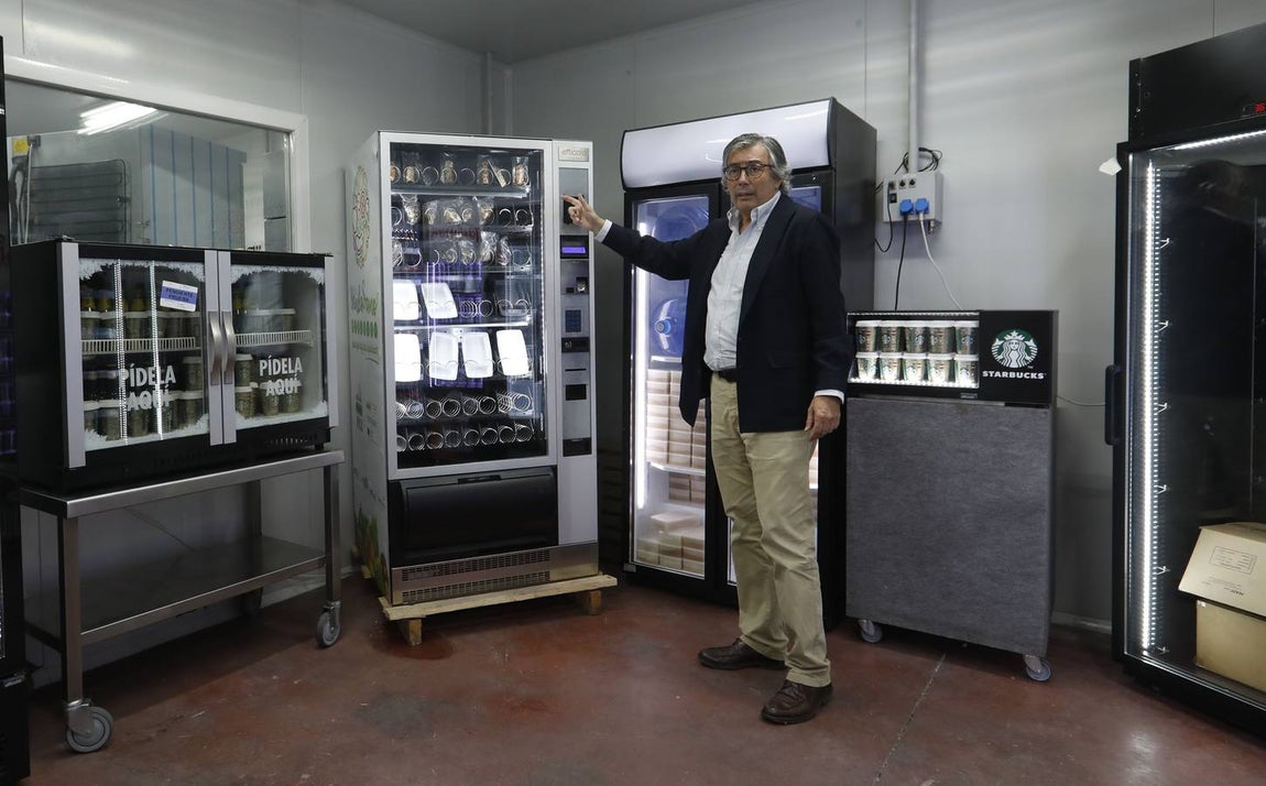 Estación de testeo de maquinaria y prototipos de Efficold. En la imagen, el director general de la empresa, Manuel Pastor.