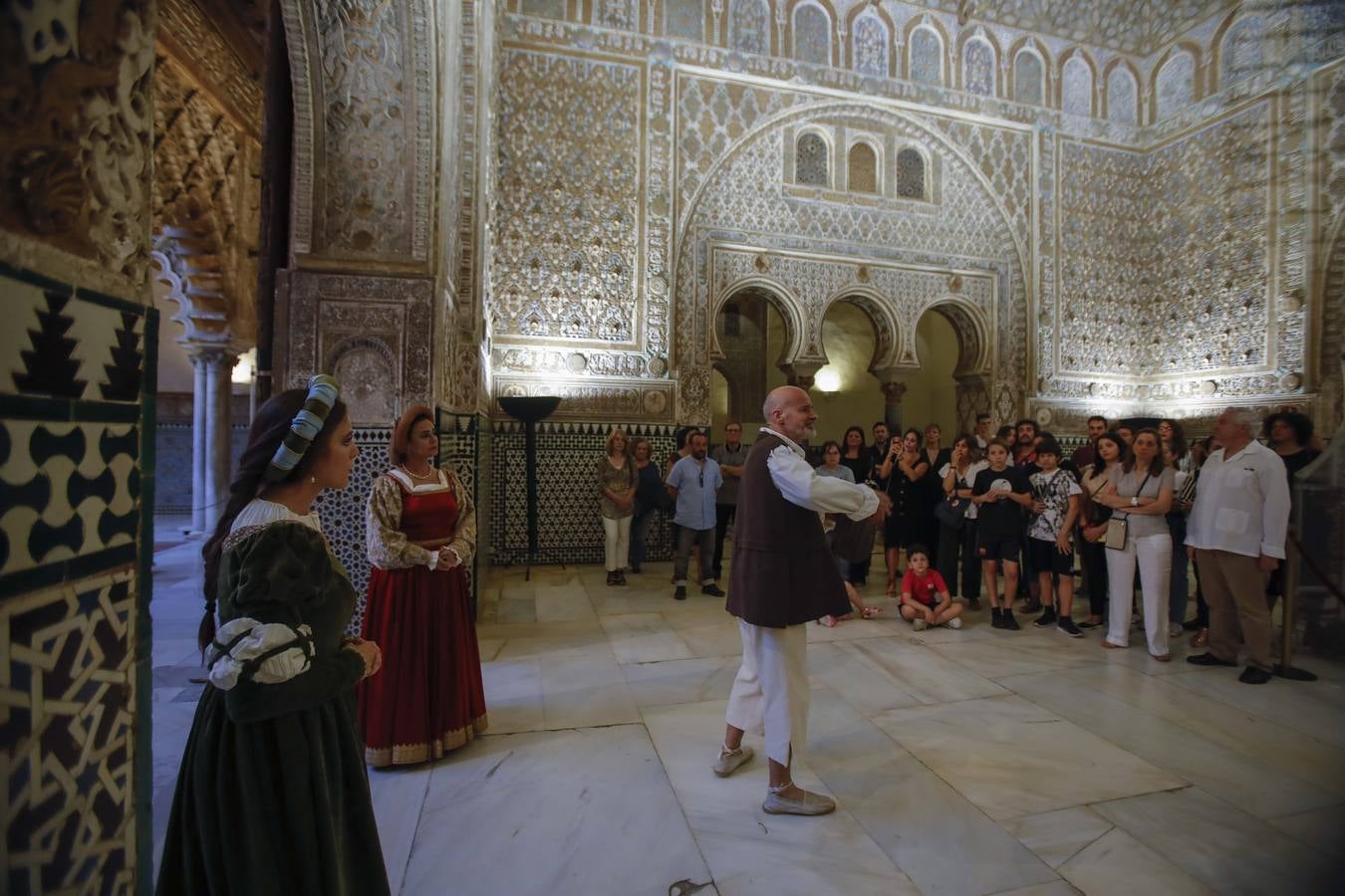 El Alcázar de Sevilla recuerda a Magallanes en sus visitas nocturnas