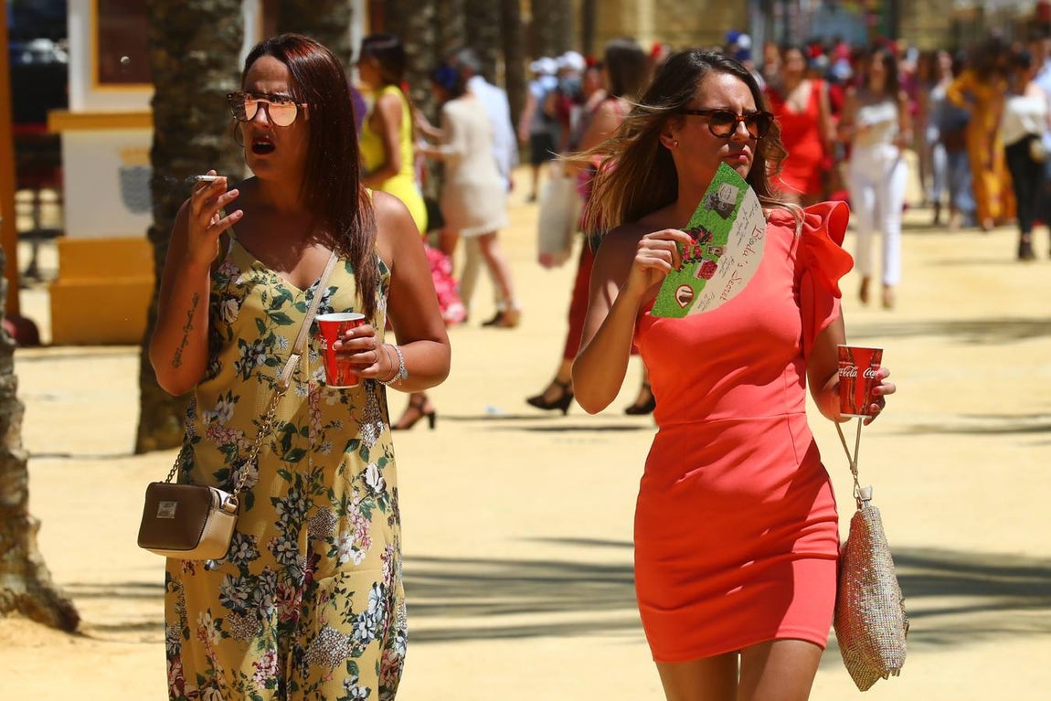 FOTOS: Las mujeres brillan en la Feria de Jerez en todo su esplendor