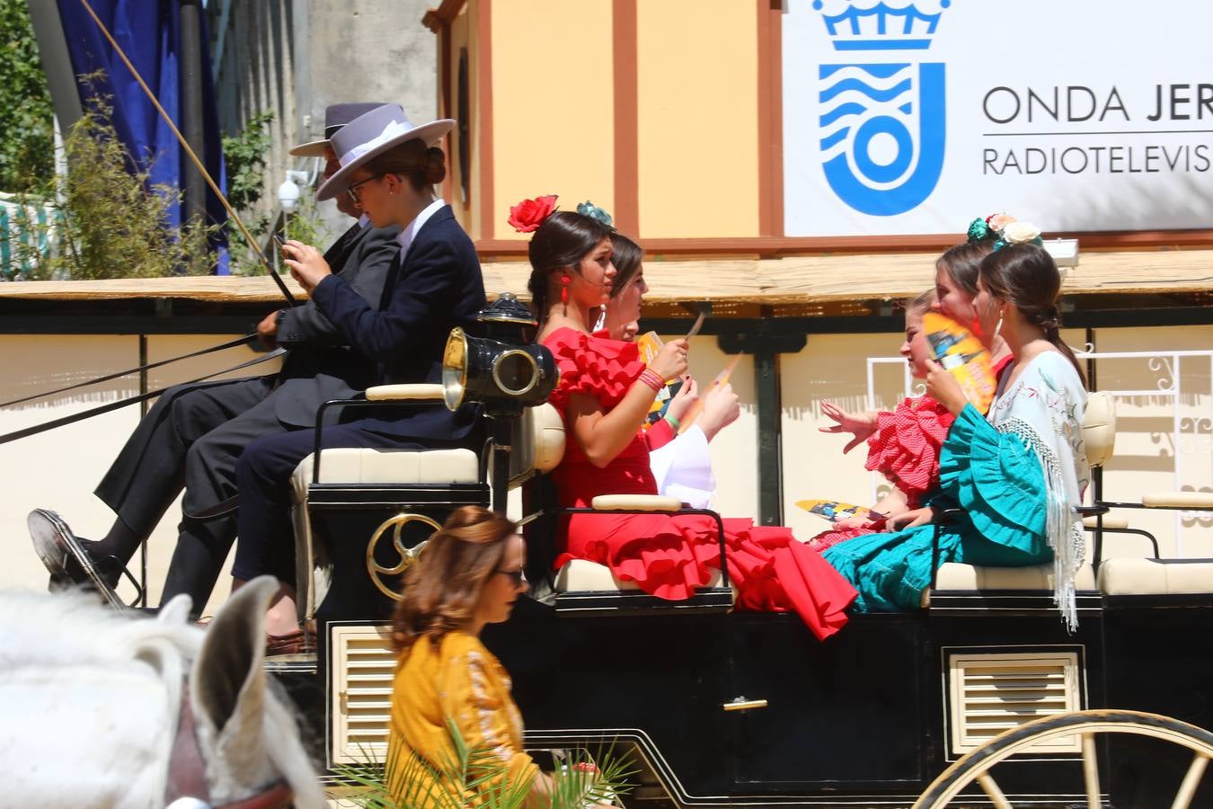 FOTOS: Las mujeres brillan en la Feria de Jerez en todo su esplendor