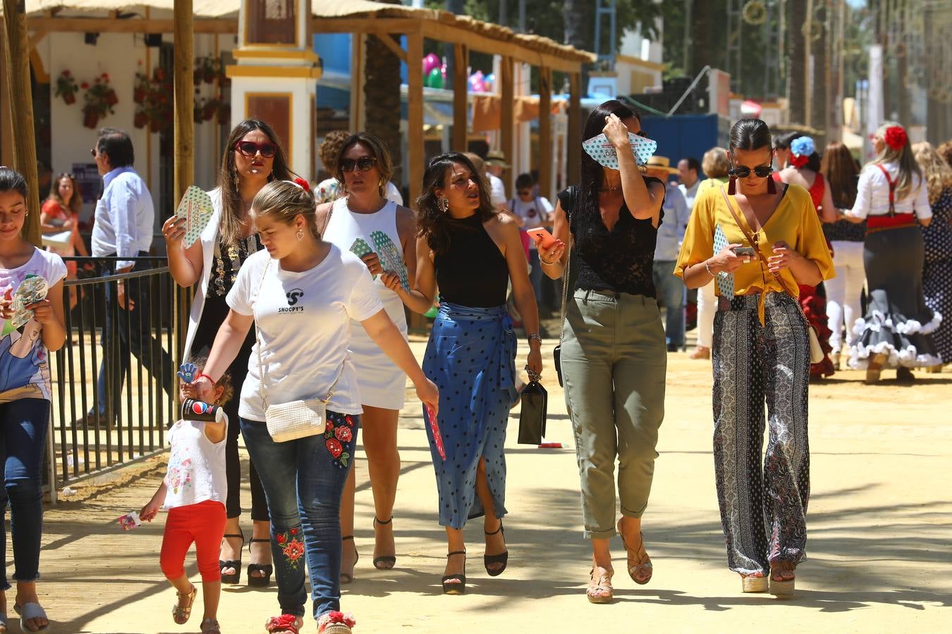 FOTOS: Las mujeres brillan en la Feria de Jerez en todo su esplendor