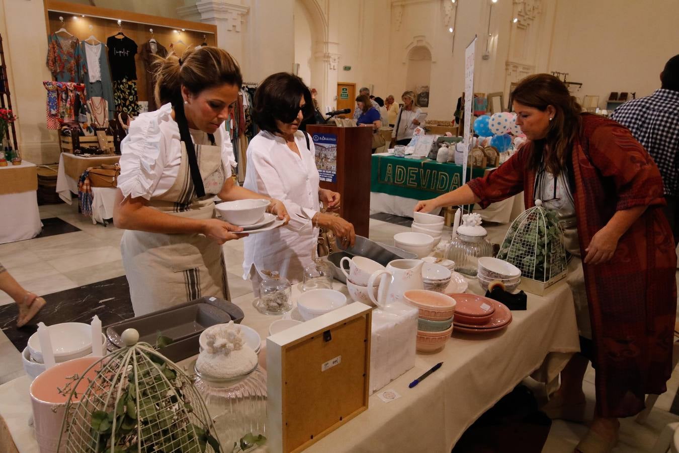 La inauguración del baratillo de Adevida, en imágenes