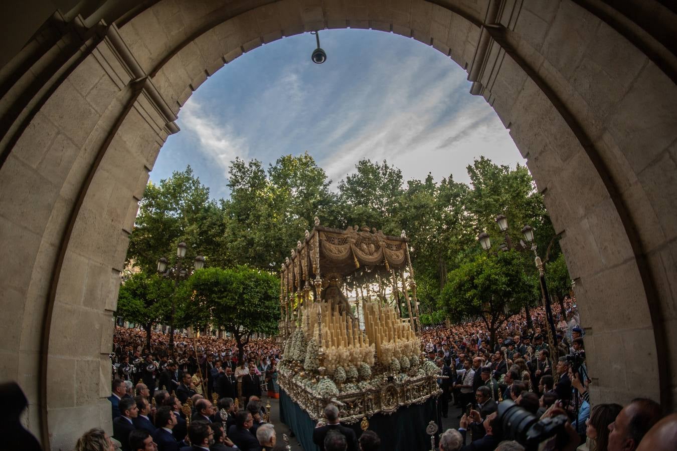 En imágenes, el regreso triunfal a su capilla de la Virgen de los Ángeles