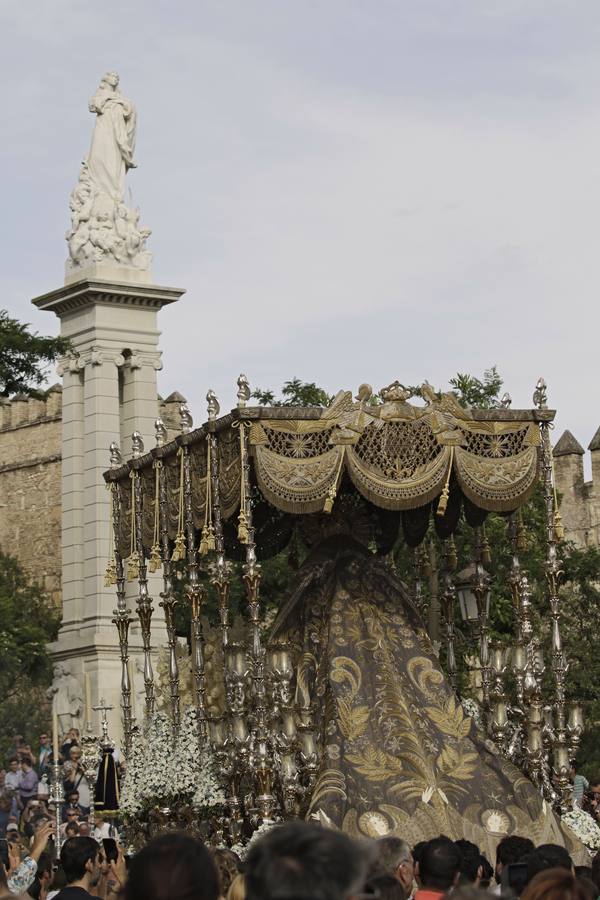 En imágenes, el regreso triunfal a su capilla de la Virgen de los Ángeles