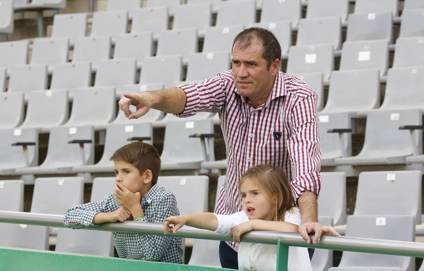 La caliente protesta y la gélida grada del Córdoba CF, en imágenes