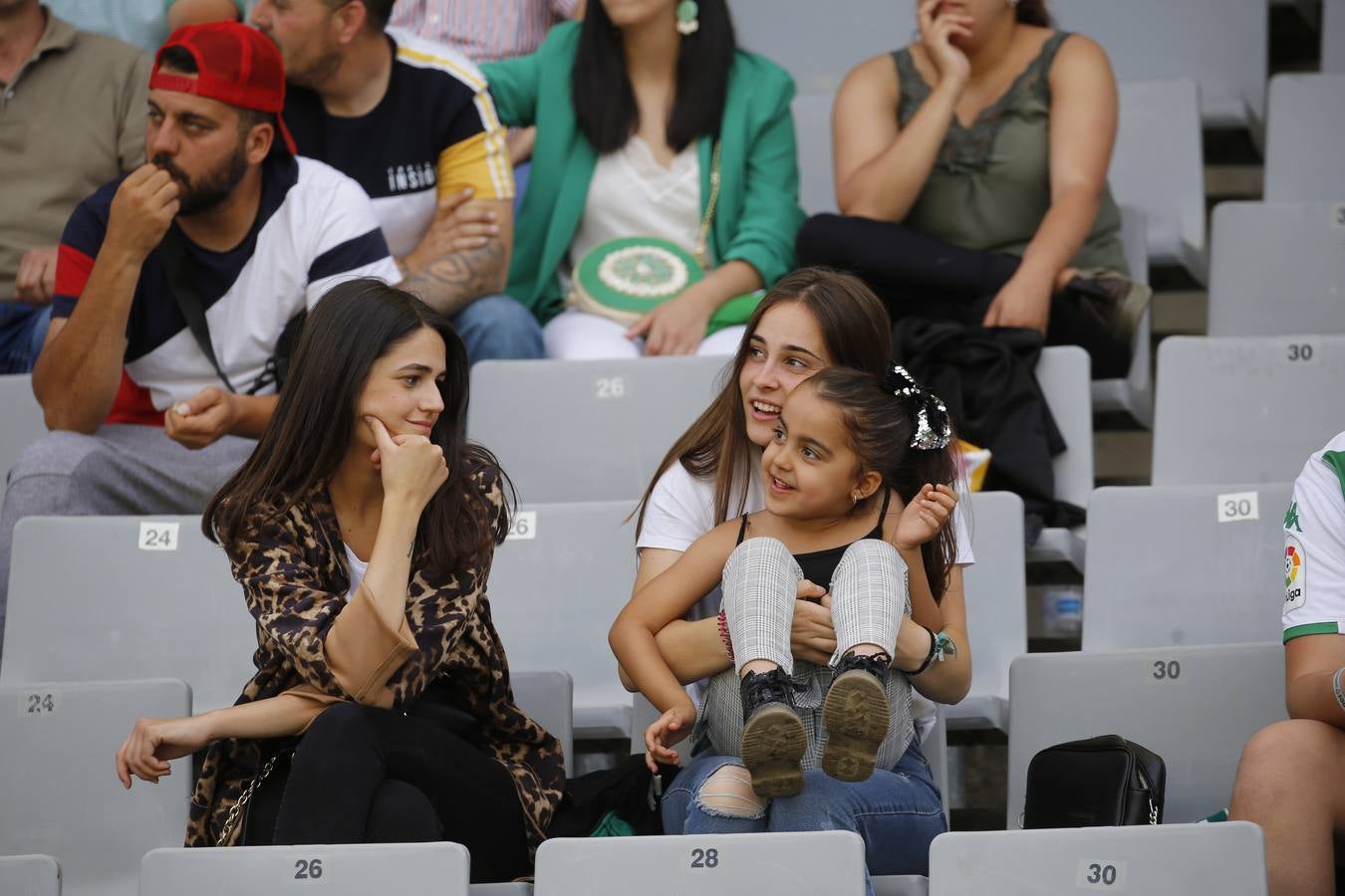 La caliente protesta y la gélida grada del Córdoba CF, en imágenes