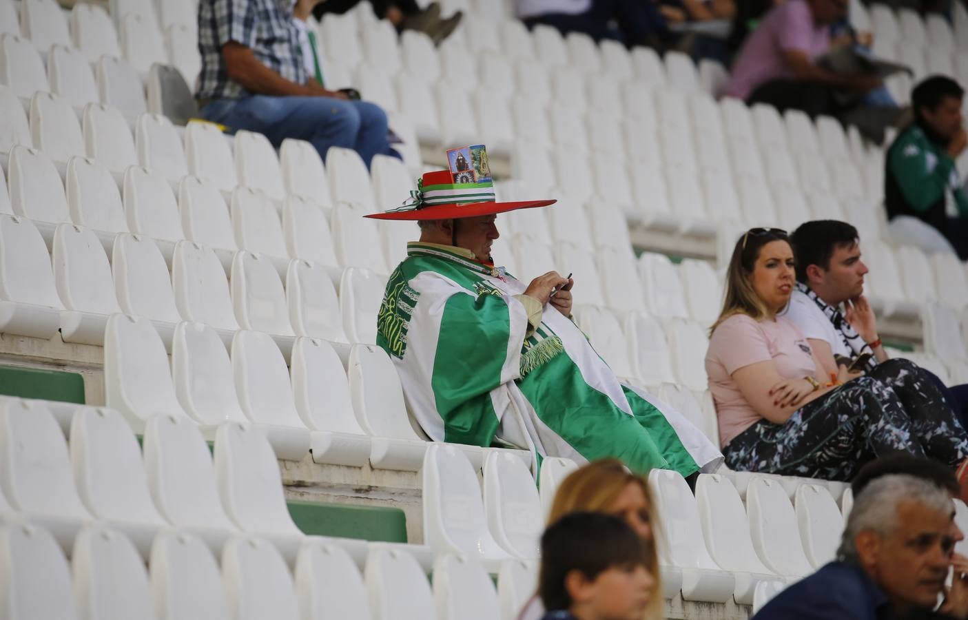 La caliente protesta y la gélida grada del Córdoba CF, en imágenes