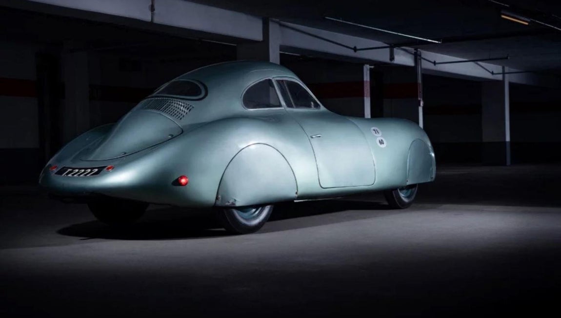 Porsche Type 64 60K10. Entre las décadas de 1920 y 1930 la industria del automóvil ebullía y las grandes casas convertían sus creaciones en una seña de identidad y orgullo nacional